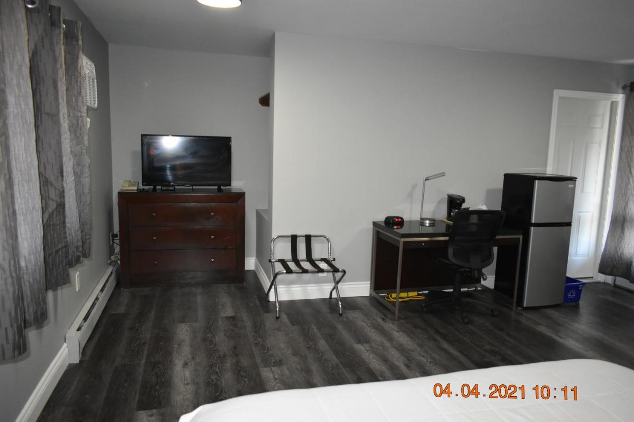 Time Travellers Motel Petawawa Экстерьер фото