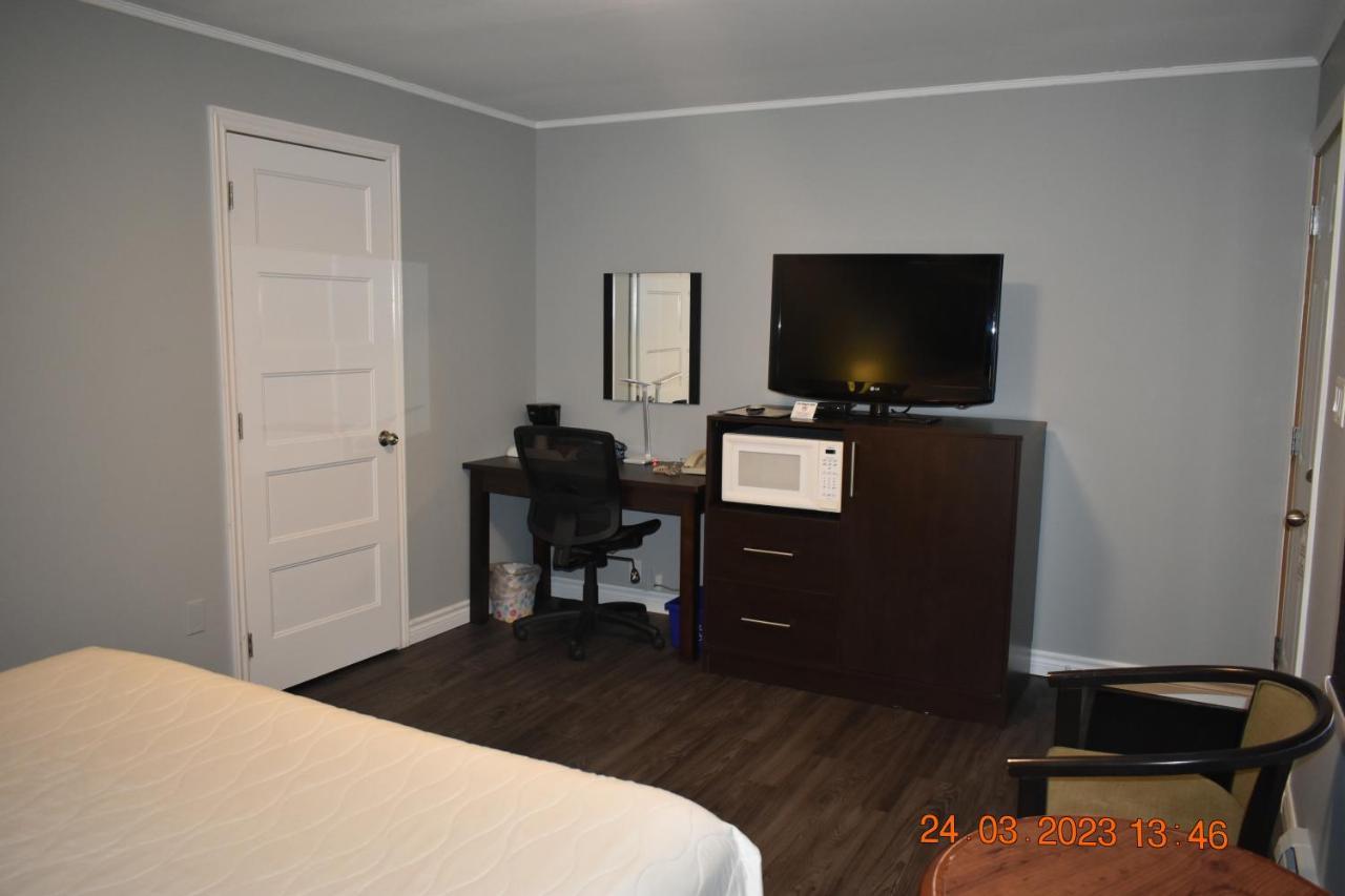 Time Travellers Motel Petawawa Экстерьер фото
